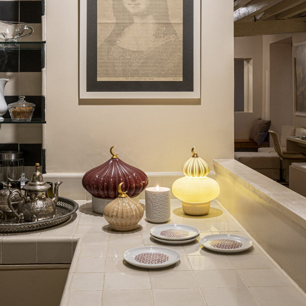 Majestic Nights box with plates (garnet)