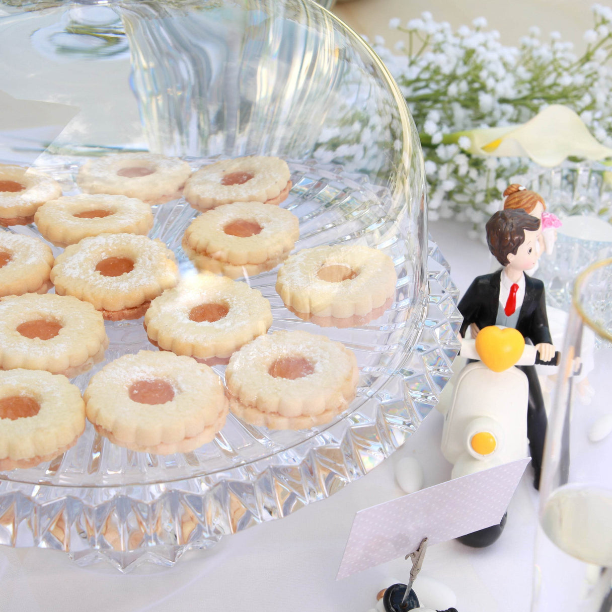 Crown Jewel Crystal Footed Platter with Dome 33cm – Clear