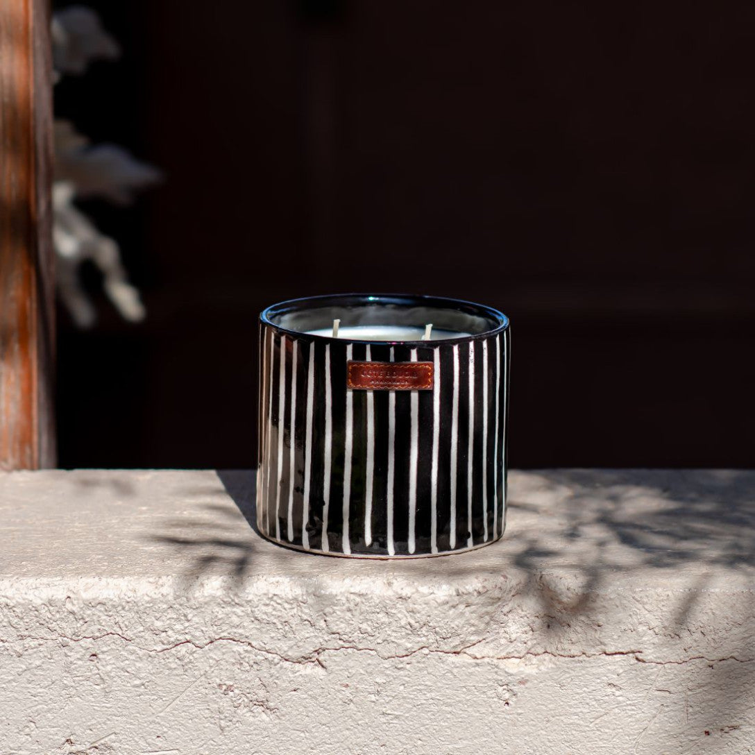 Hand-painted ceramic scented candle Zebra Stripe ( M )