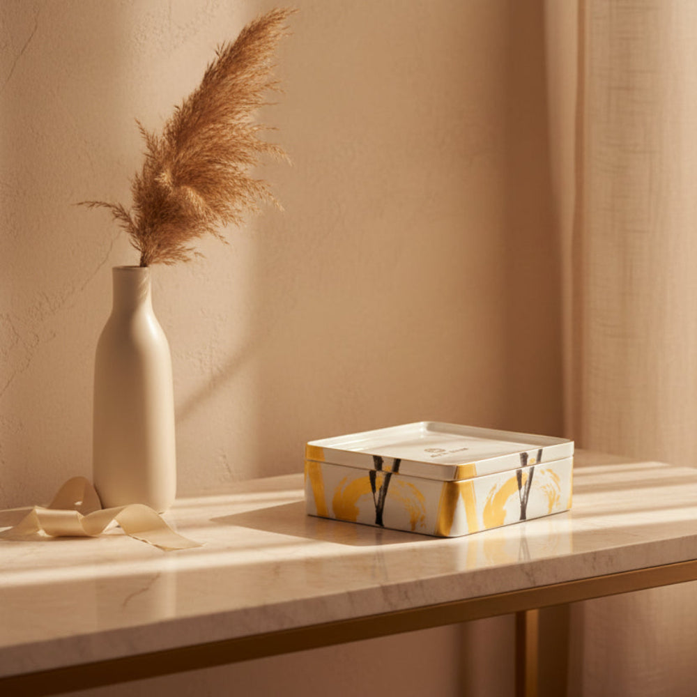 Golden Sumi-Ela. Chocolat Box 24Cm With Leather G.B.