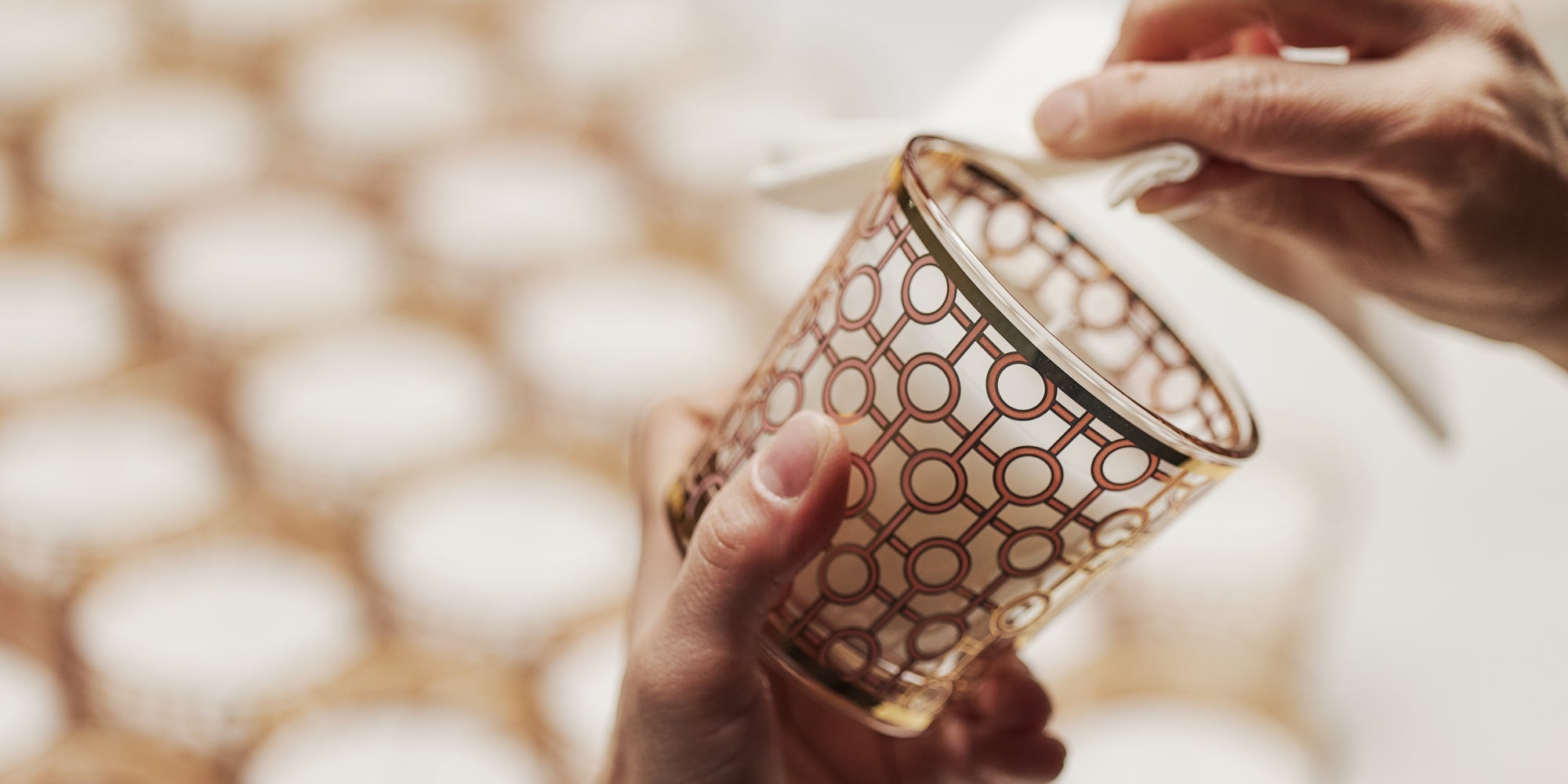 شمعة معطرة فاخرة برائحة ألف ليلة وليلة من باوباب - بحد أقصى 16