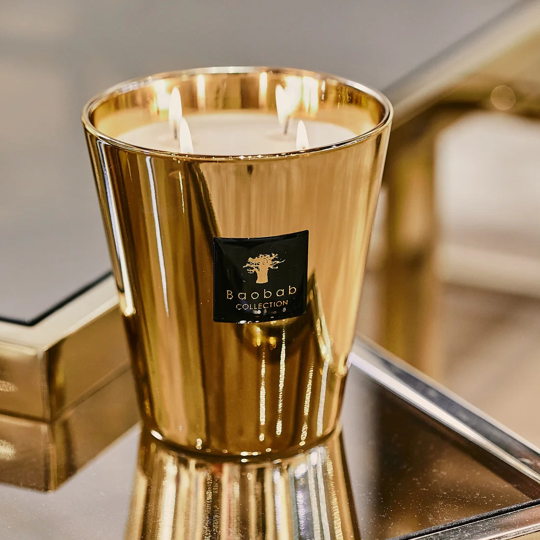 Baobab Collection Les Exclusives Aurum 5-wick scented candle in mouth-blown glass, 3kg, styled in a room setting (2)