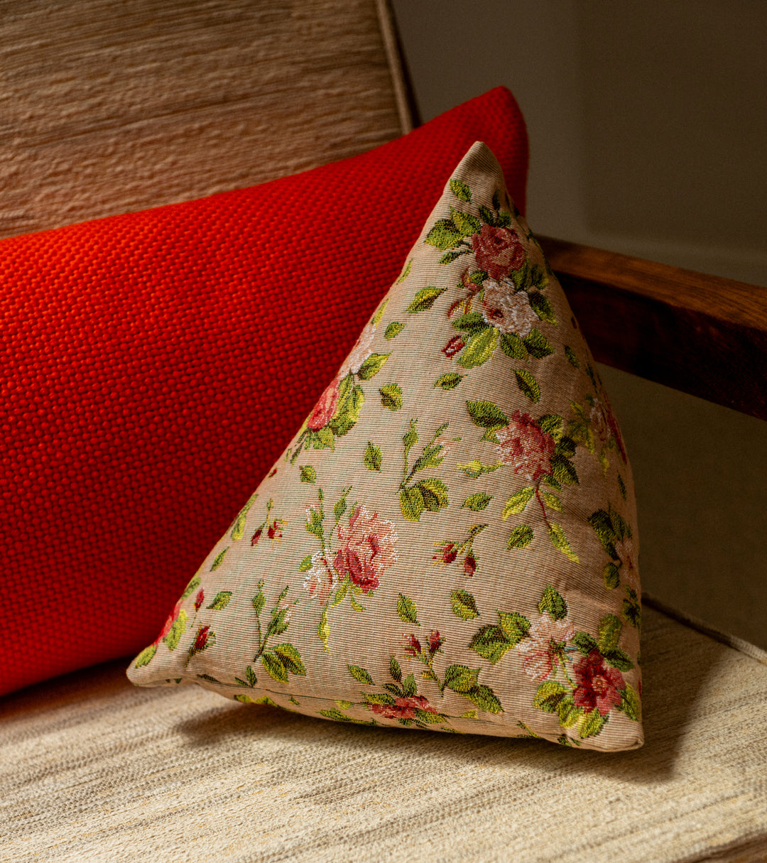 Divino Marie-Antoinette Flower Pattern Pyramid Cushion